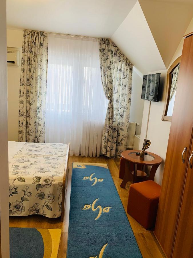 Alex & Maria Hotel Carpinisu Ngoại thất bức ảnh