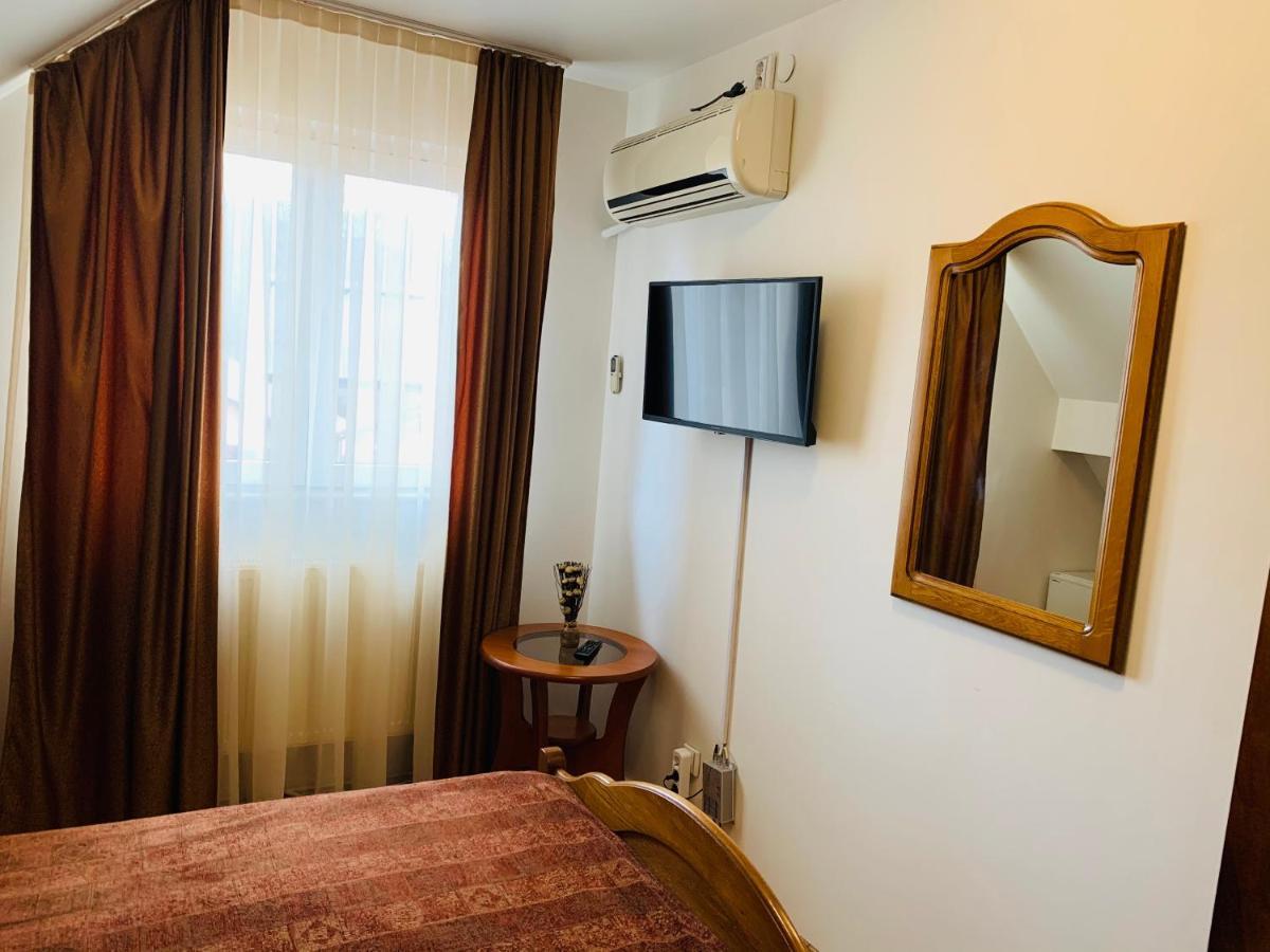 Alex & Maria Hotel Carpinisu Ngoại thất bức ảnh
