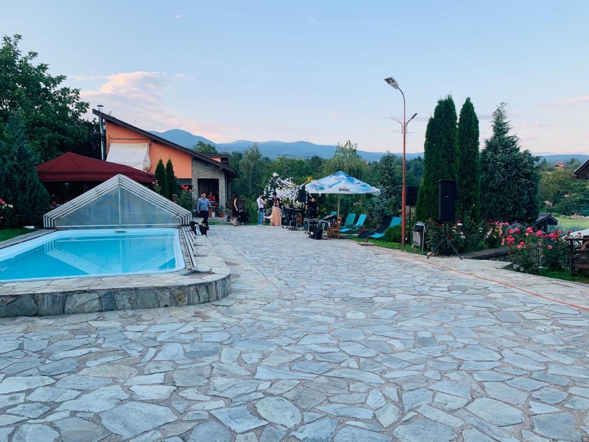 Alex & Maria Hotel Carpinisu Ngoại thất bức ảnh