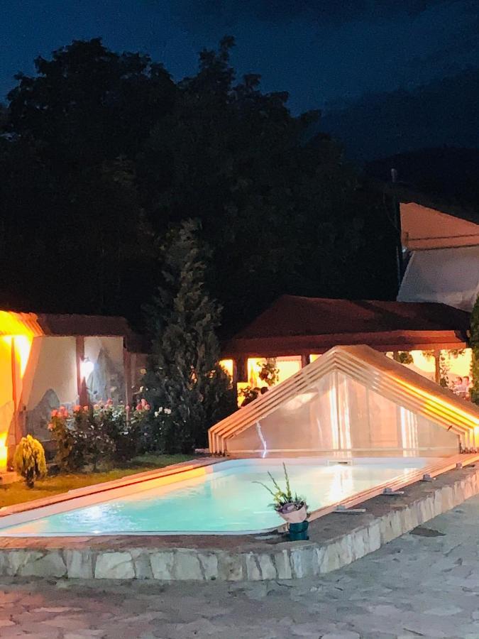 Alex & Maria Hotel Carpinisu Ngoại thất bức ảnh