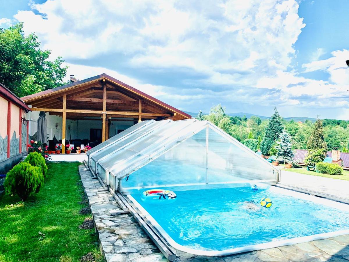 Alex & Maria Hotel Carpinisu Ngoại thất bức ảnh
